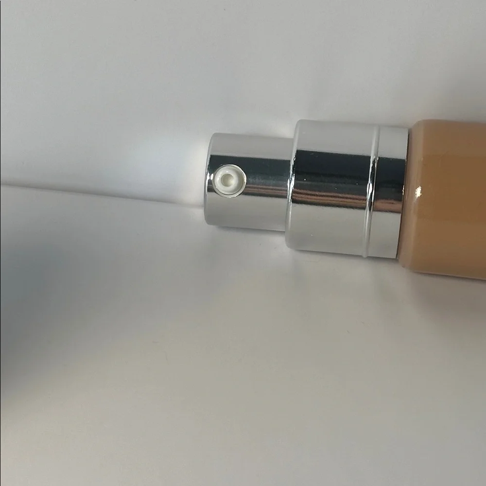 it cosmetics cc nude glow ( medium tan ) NEW